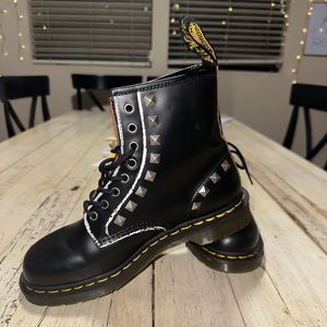 Womens Dr. Martens 1460 Stud 8-Eye Boot Black Rolled Vintage Leather 8 EU39 Men7